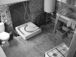 bijkeuken met toilet, douche, boiler