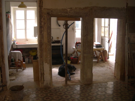 kitchen-barroom passage