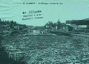 Clamecy wood collection from the canal