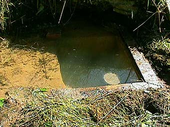 clay particle pollution ran the moulin near dry